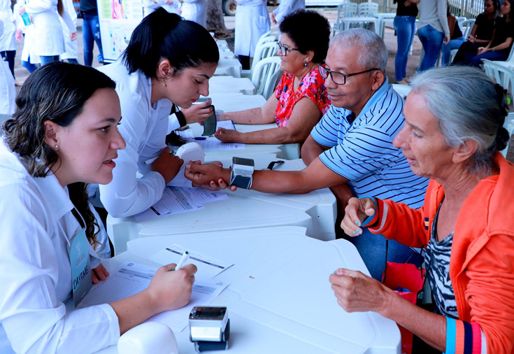 CRF-GO | Farmacêuticos são voluntários em ação social