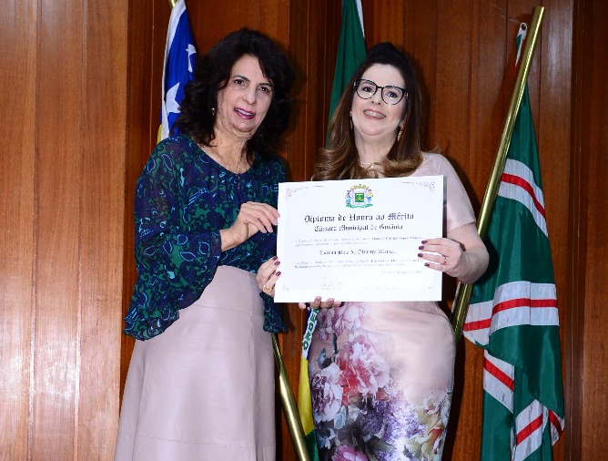 CRF-GO | Lorena Baía recebe homenagem na Câmara