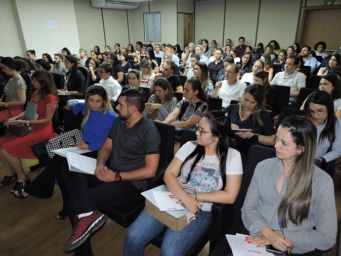 CRF-GO | Mais de 100 farmacêuticos se reúnem para discutir o impacto da RDC 304