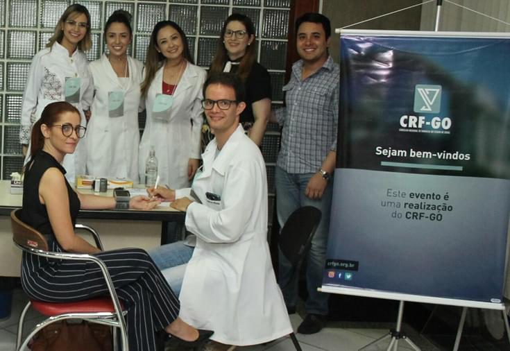 CRF-GO | Farmacêuticos atendem mulheres advogadas