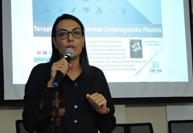 CRF-GO | CRF de Portas Abertas instrui farmacêuticos sobre Floralterapia