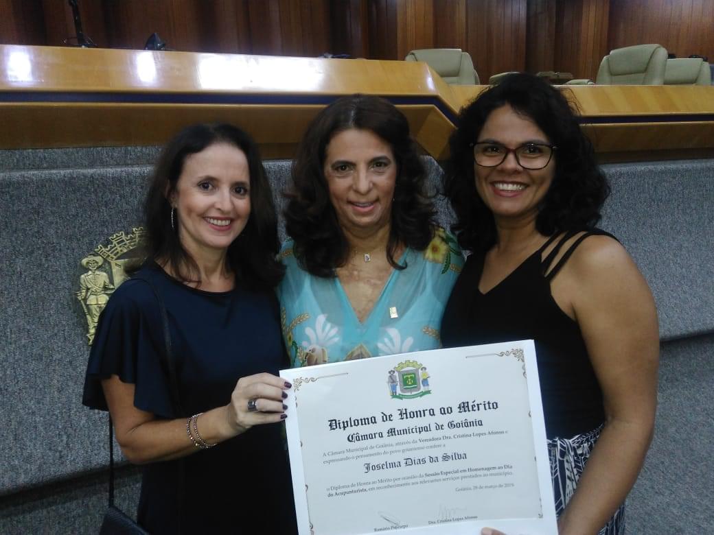 CRF-GO | Acupunturistas são homenageados da câmara
